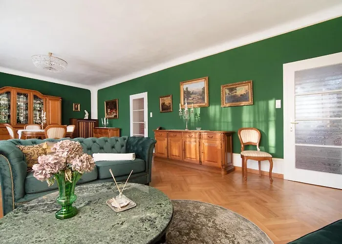 Renoviertes Mit Garten In Ruhelage *