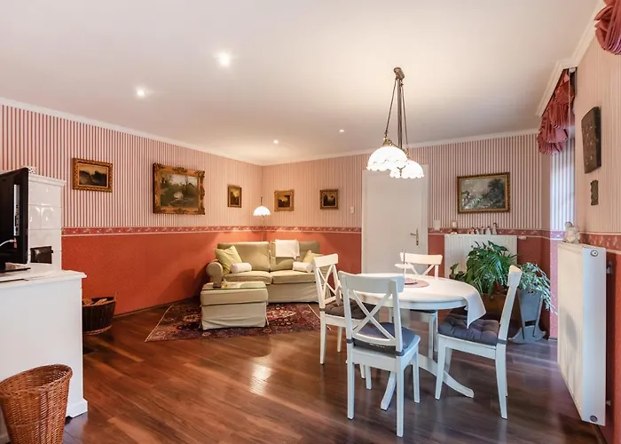 Apartment Renoviertes Mit Garten In Ruhelage