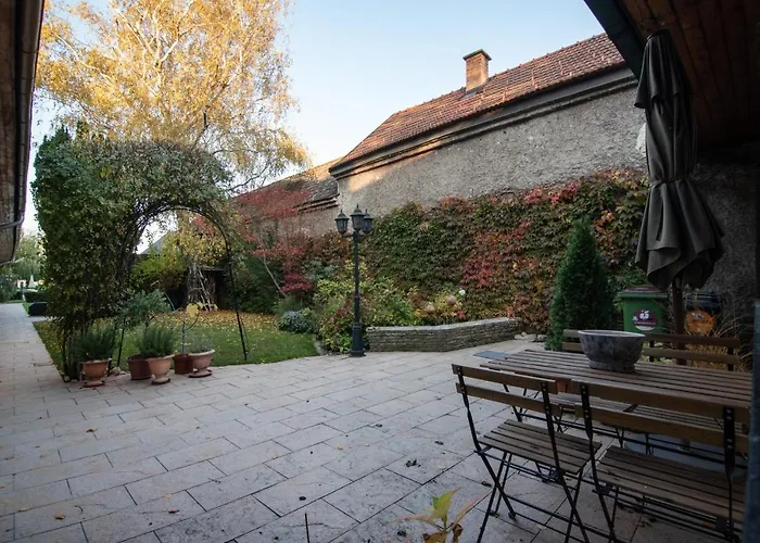 Apartment Renoviertes Mit Garten In Ruhelage